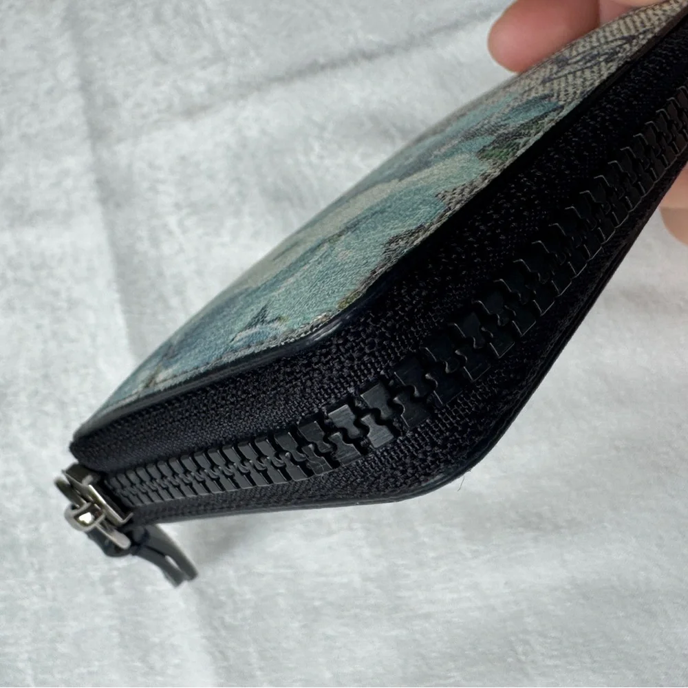 Gucci Blue Floral GG Supreme Zip Wallet - Picture 3 of 7